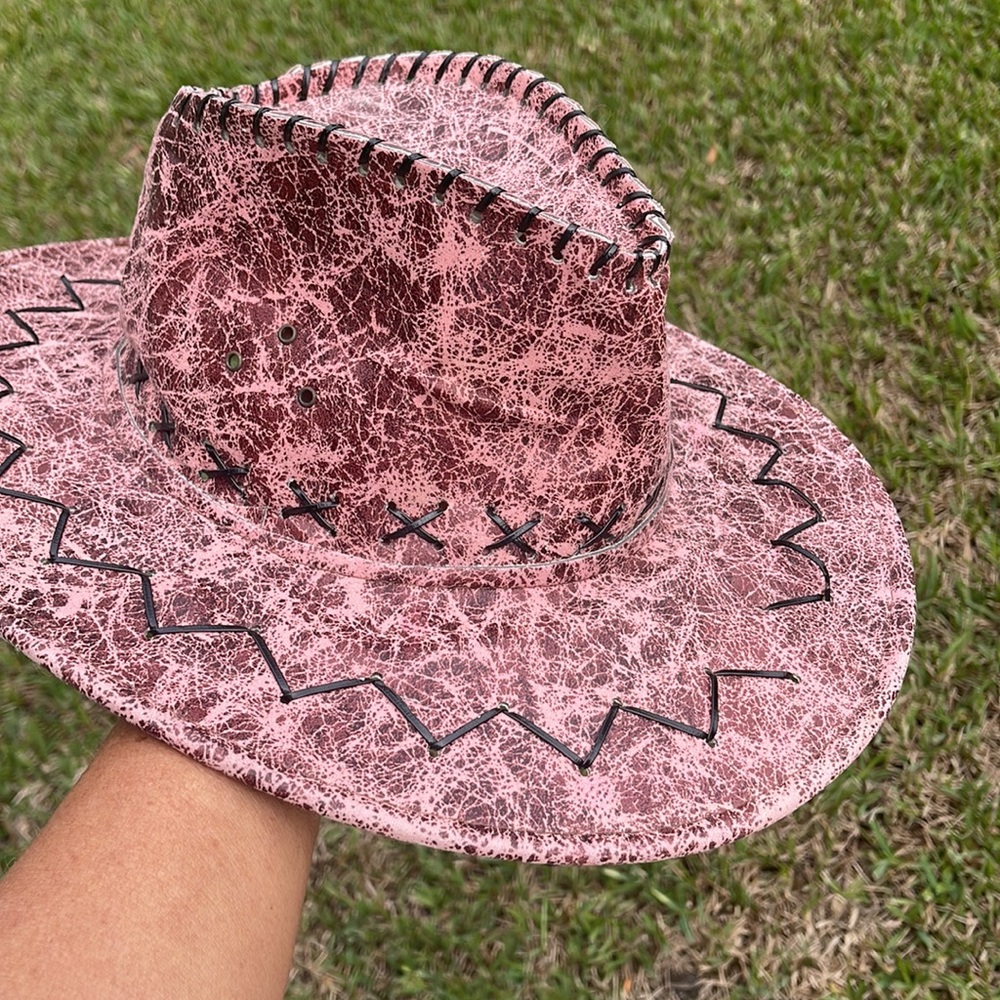 Cowboy Hat. Felt. Purple/Mauve color. Chin Strap. Western, Cowgirl.